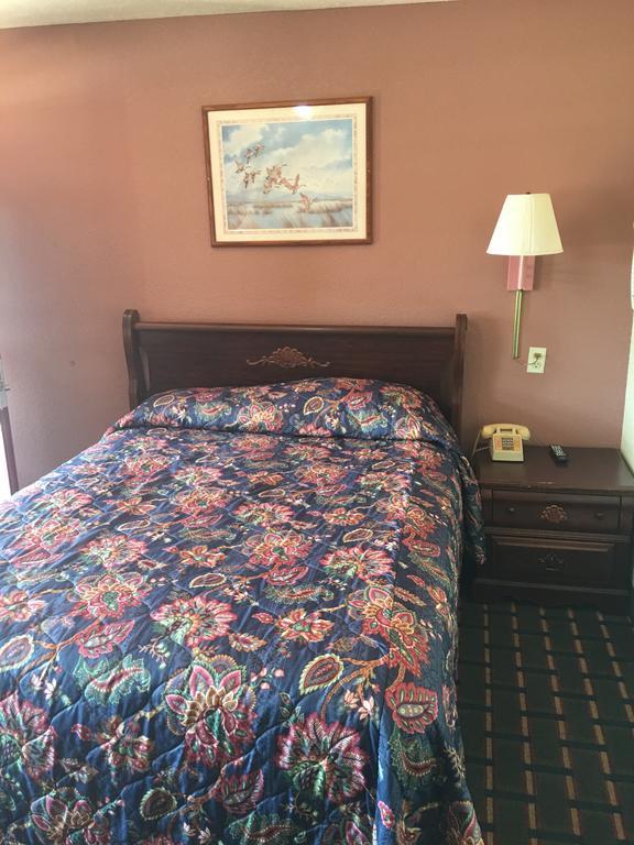 Best Value Inn Motel Sandusky Marianna Buitenkant foto