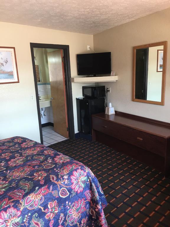 Best Value Inn Motel Sandusky Marianna Buitenkant foto