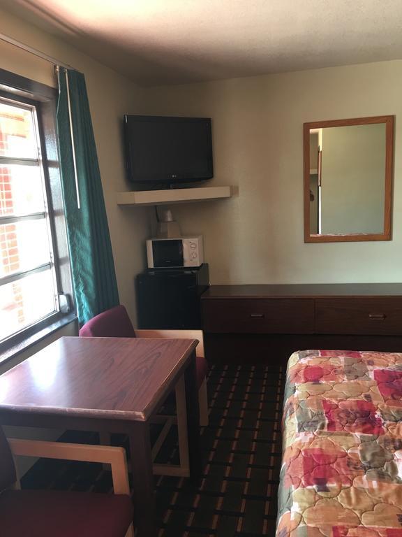 Best Value Inn Motel Sandusky Marianna Buitenkant foto
