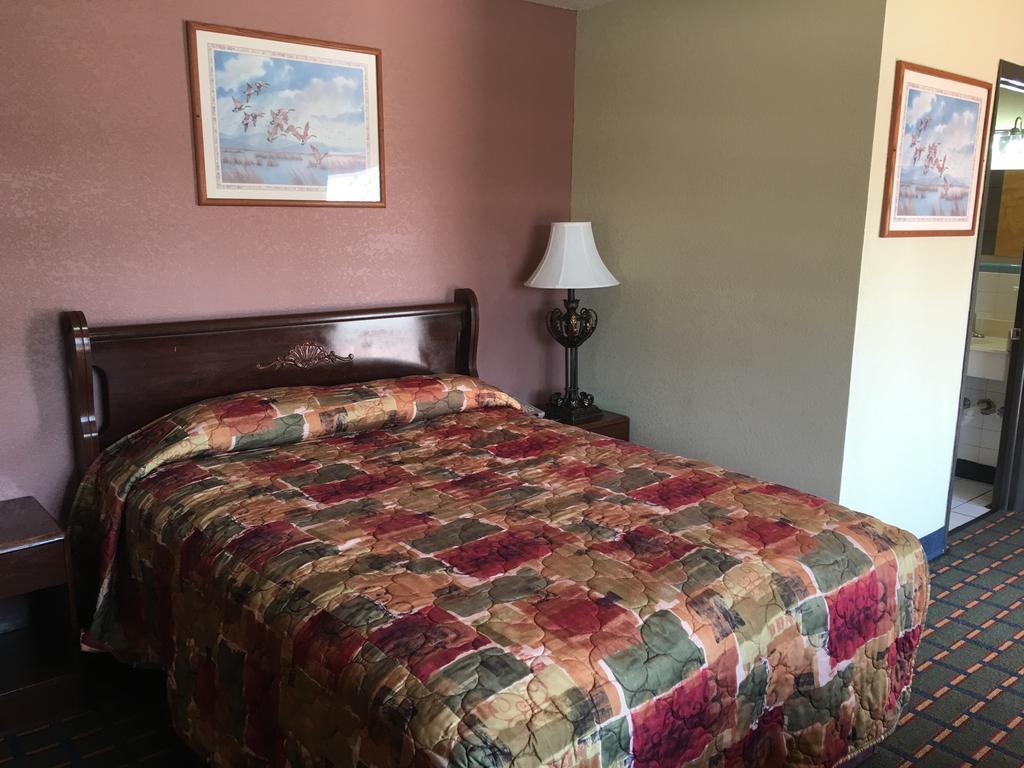 Best Value Inn Motel Sandusky Marianna Buitenkant foto