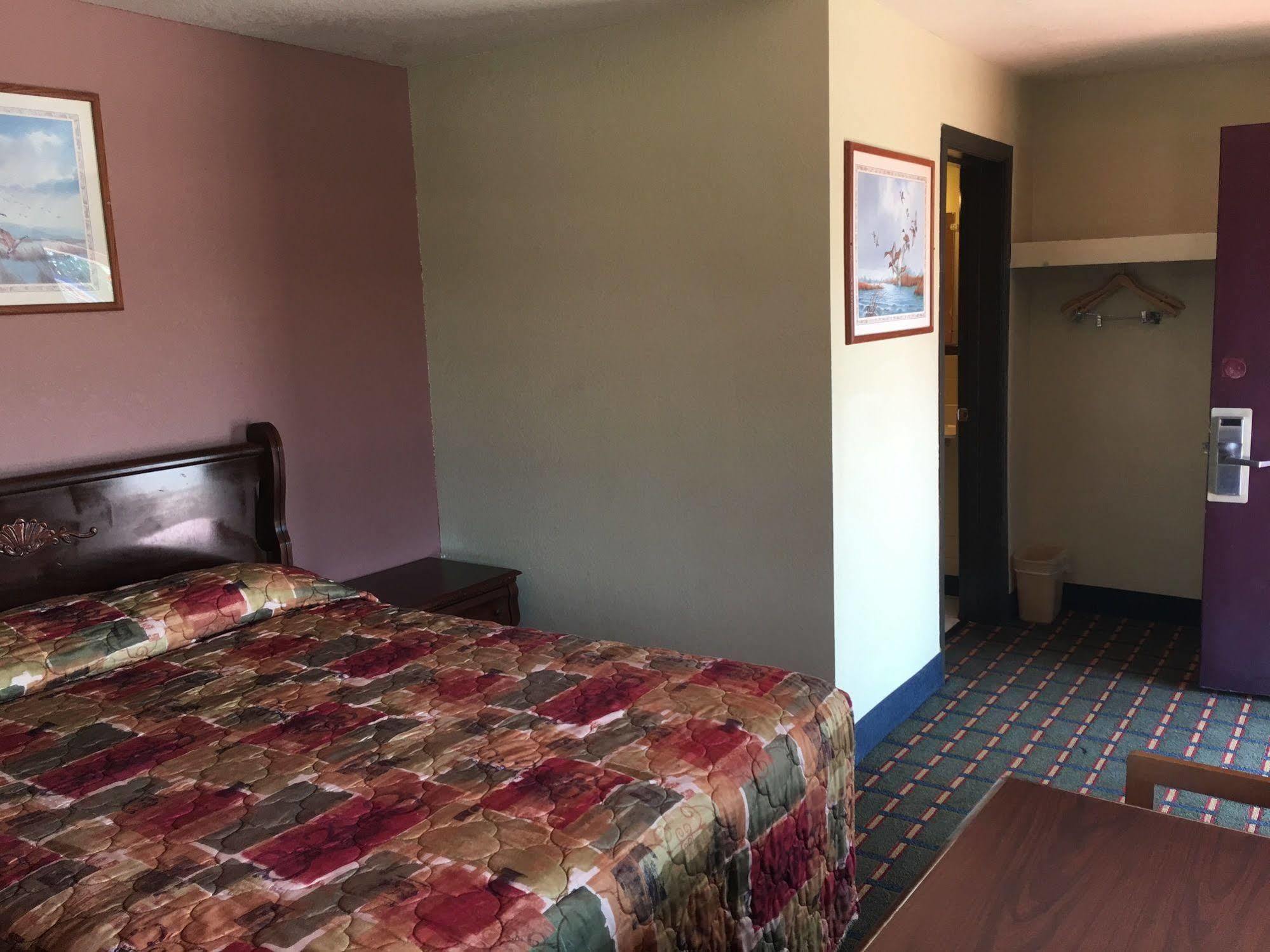 Best Value Inn Motel Sandusky Marianna Buitenkant foto